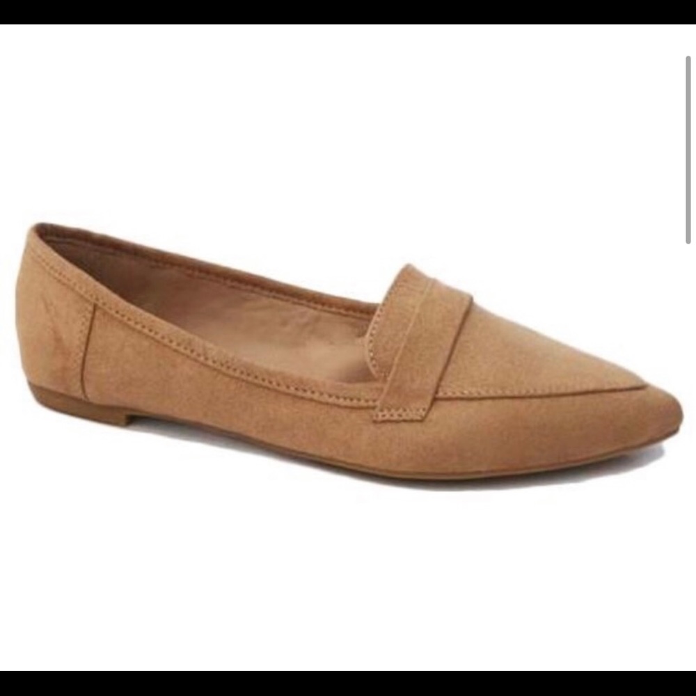 Brand new, never worn size 8. Nude flats.